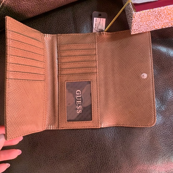 Unused Multi color Guess wallet - Picture 9 of 9